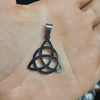 333615_5a7993b4b3e54705a7a1b89b8980d8e7~mv2 Dije Nudo de la Bruja Metal 2cm